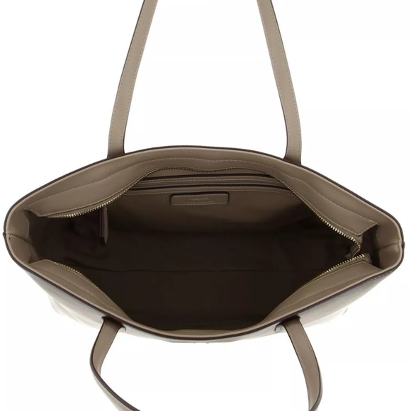 VALENTINO shopper bag with spacious main compartment (NWT)
New with tag! - Picture 3 of 3